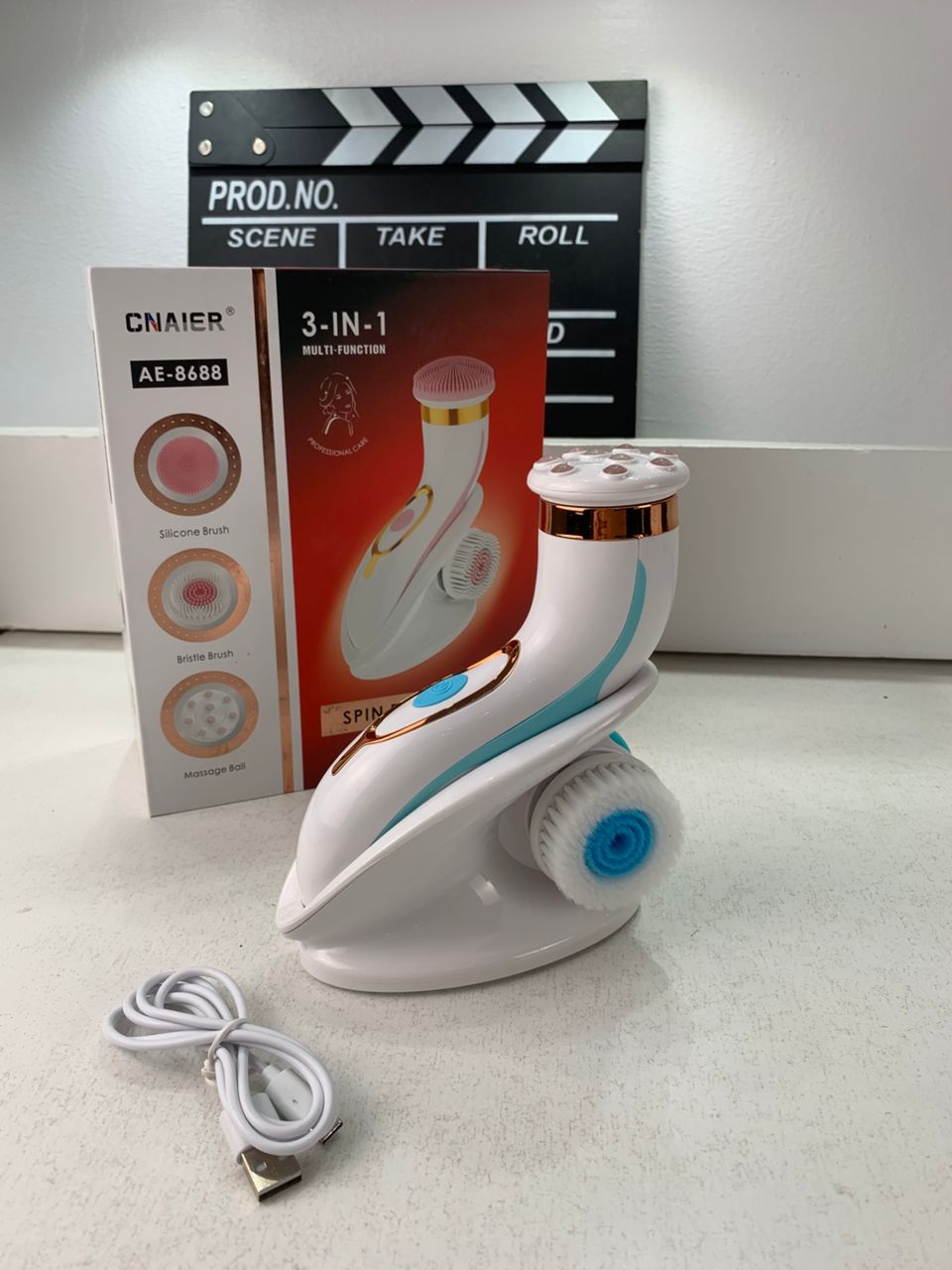 Brosse Nettoyante Électrique Cnaier AE-8788 3 Têtes Rotatives Recharge USB – جهاز تنظيف البشرة بعمق